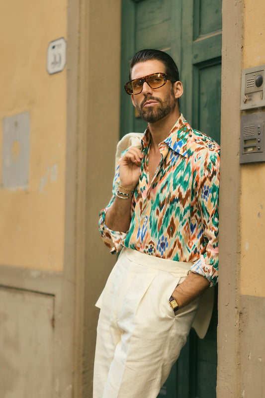 La camisa de Carlos de colores